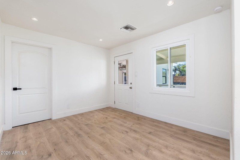 3401 N 25th St, 01-20 - 17