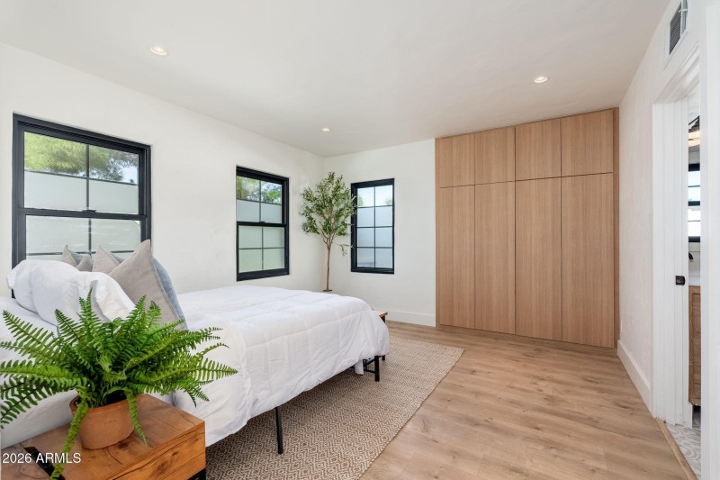 3401 N 25th St, 01-20 - 23