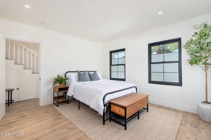 3401 N 25th St, 01-20 - 24