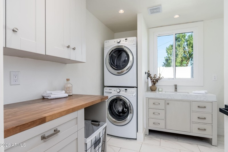 3401 N 25th St, 01-20 - 27