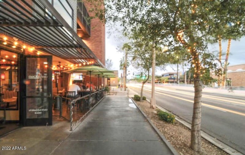 Ground level Restaurants