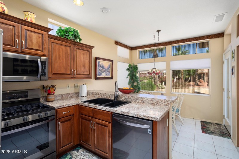 Kitchen & Breakfast Nook