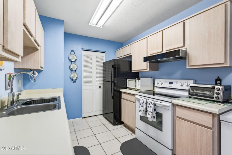 18_14300_W_Bell_Unit_5118_mls