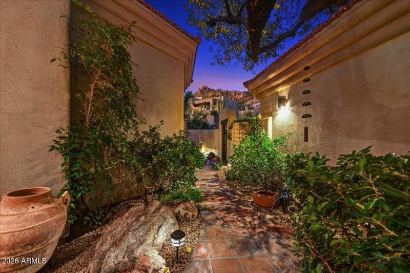 003_17Courtyard ViewTwilight