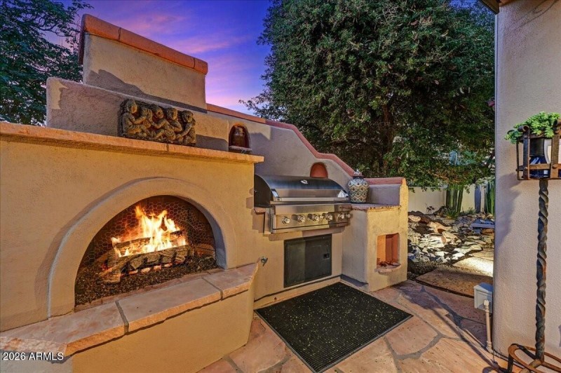 032_40Patio FireplaceGrill