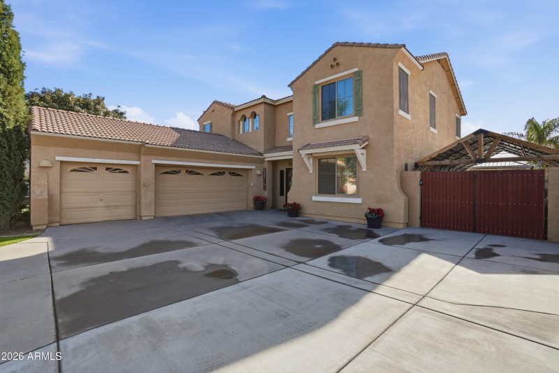 Wide Lot for extra parking