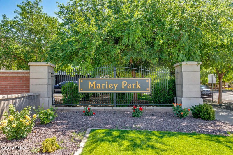 15391 W Dreyfus St-71