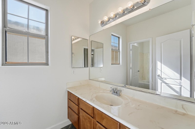 15391 W Dreyfus St-32