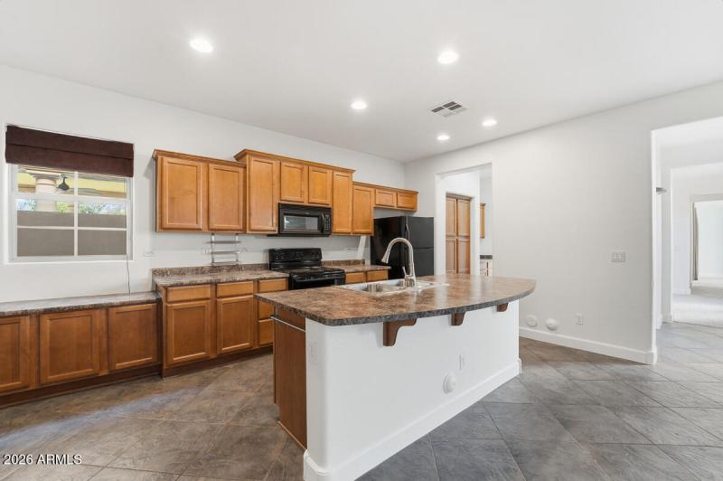 15391 W Dreyfus St-25