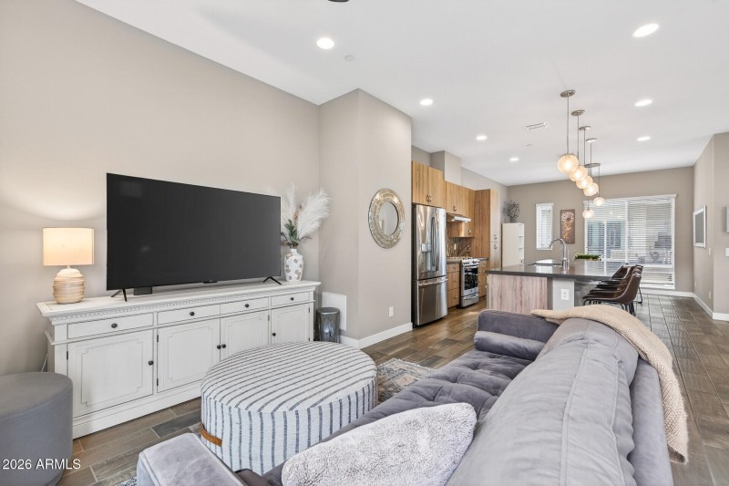 13_1717_E_Morten_Ave_Unit_3813_mls