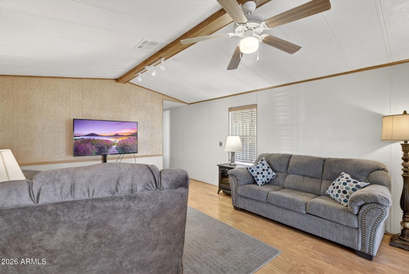 4-web-or-mls-20- N North Dakota Ave