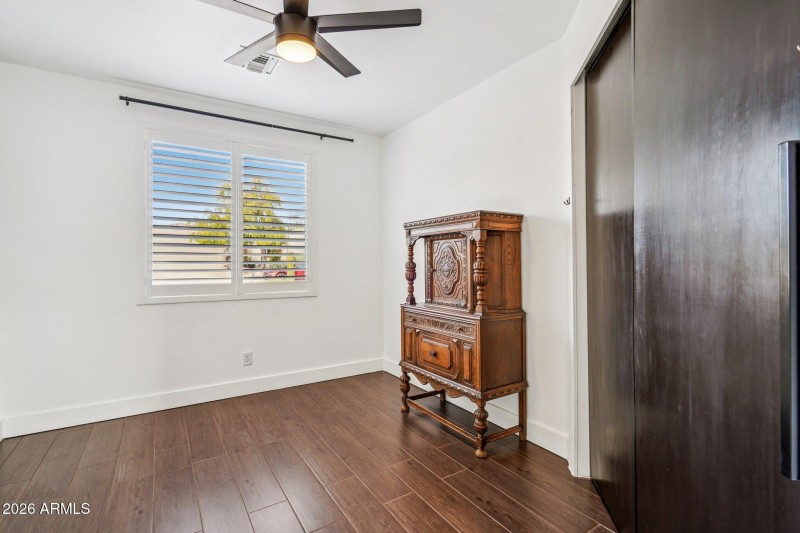 27-web-or-mls-E Mark Ln-S2301-027