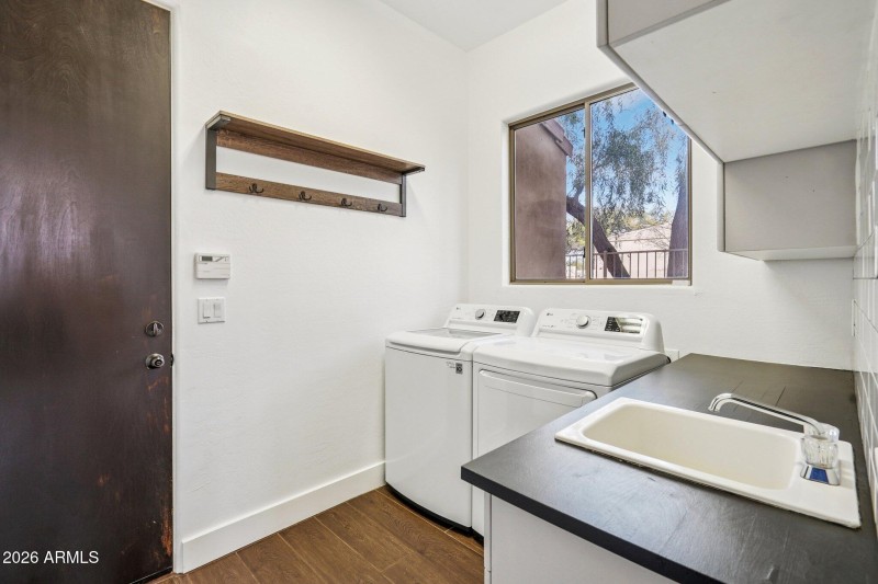 40-web-or-mls-E Mark Ln-S2301-040