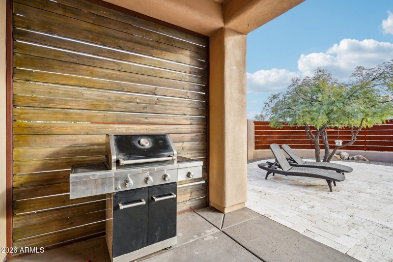 41-web-or-mls-E Mark Ln-S2301-041