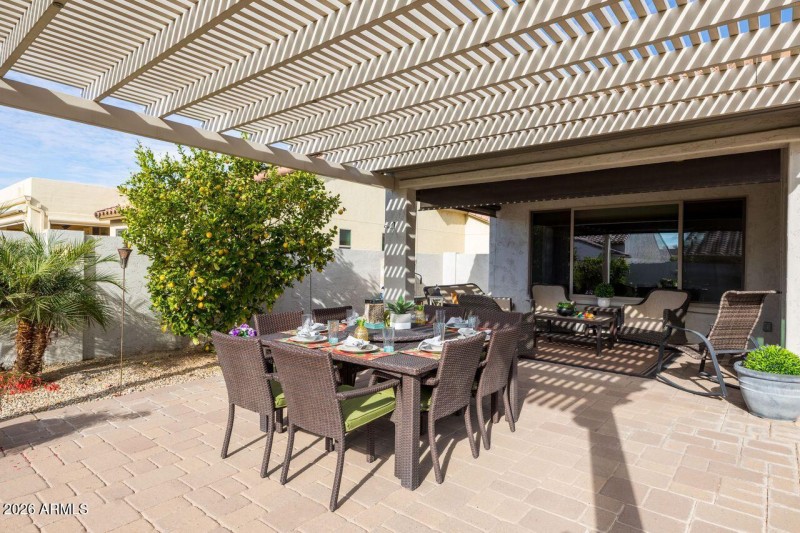 16375 W Whitton Ave Patio Table to cover