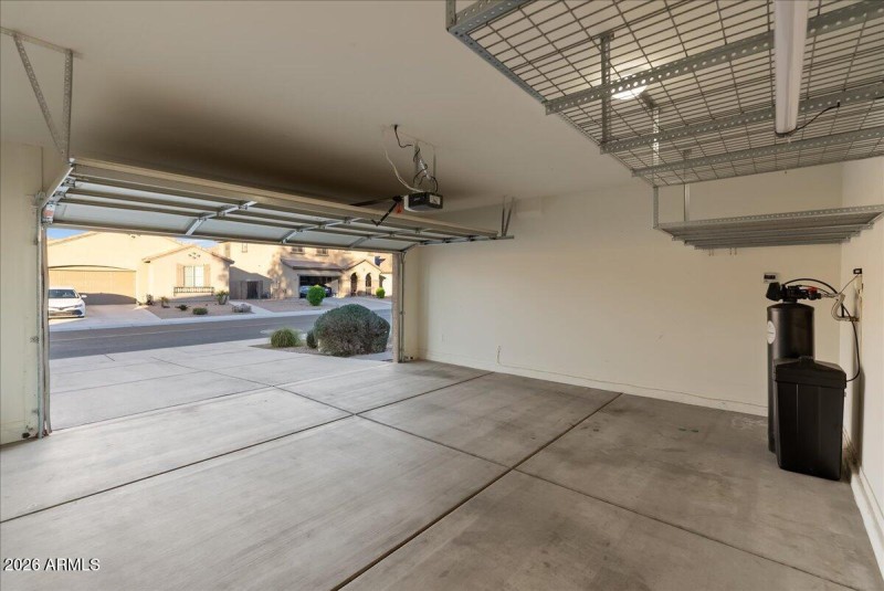 26-DesertSkyREM - 12055 W Tether Trl-23