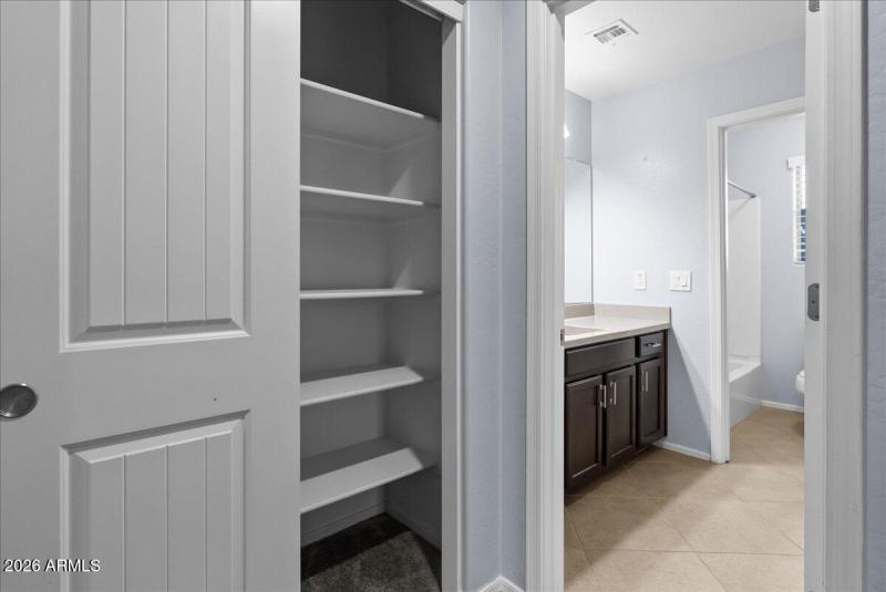 22-DesertSkyREM - 12055 W Tether Trl-20