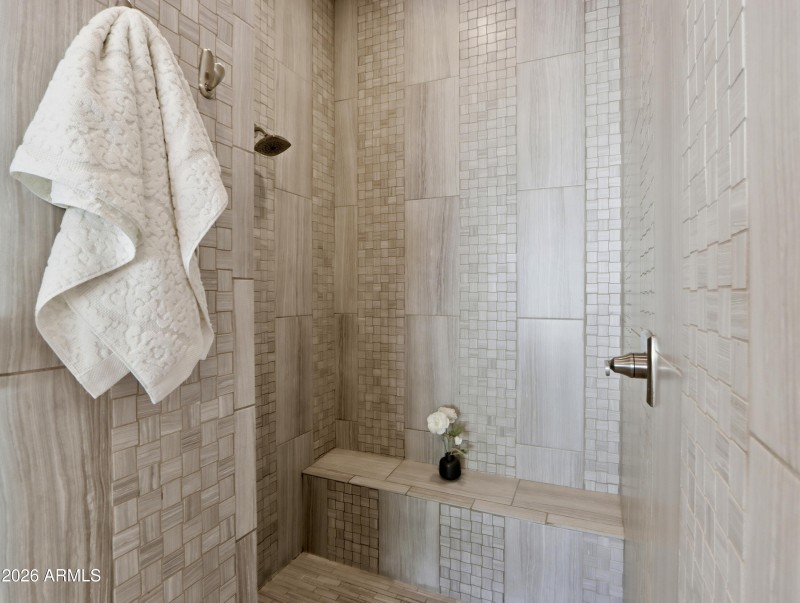 Spa Walk In Shower w/Deluxe Features