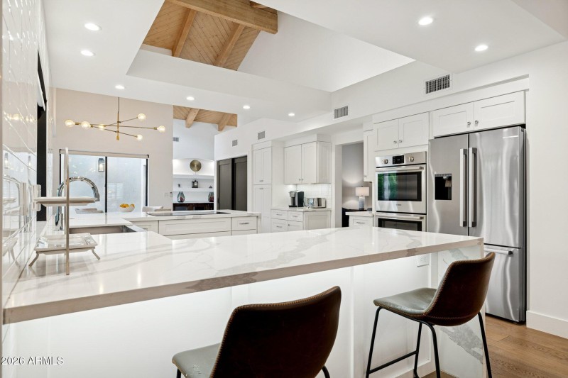 17-web-or-mls-10636-e-desert-cove-ave