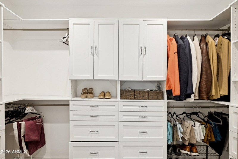 31-web-or-mls-10636-e-desert-cove-ave