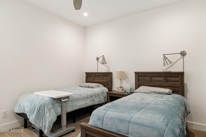 32-web-or-mls-10636-e-desert-cove-ave