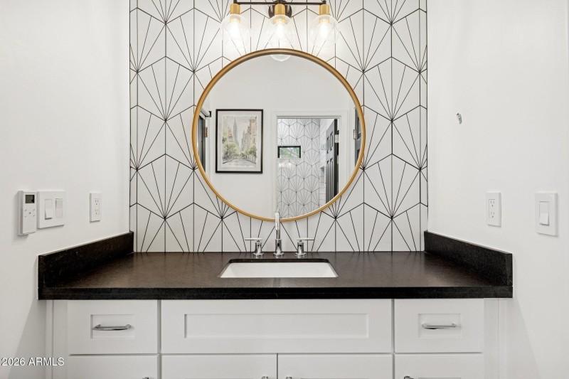 35-web-or-mls-10636-e-desert-cove-ave