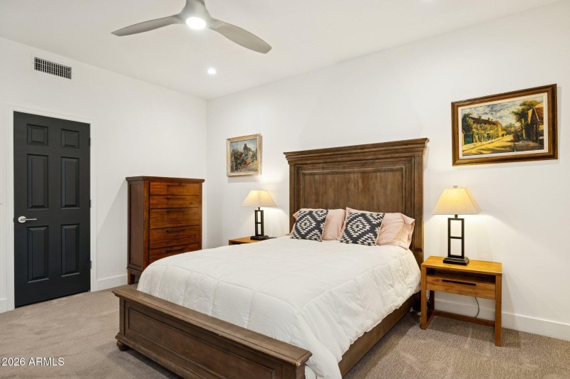 40-web-or-mls-10636-e-desert-cove-ave