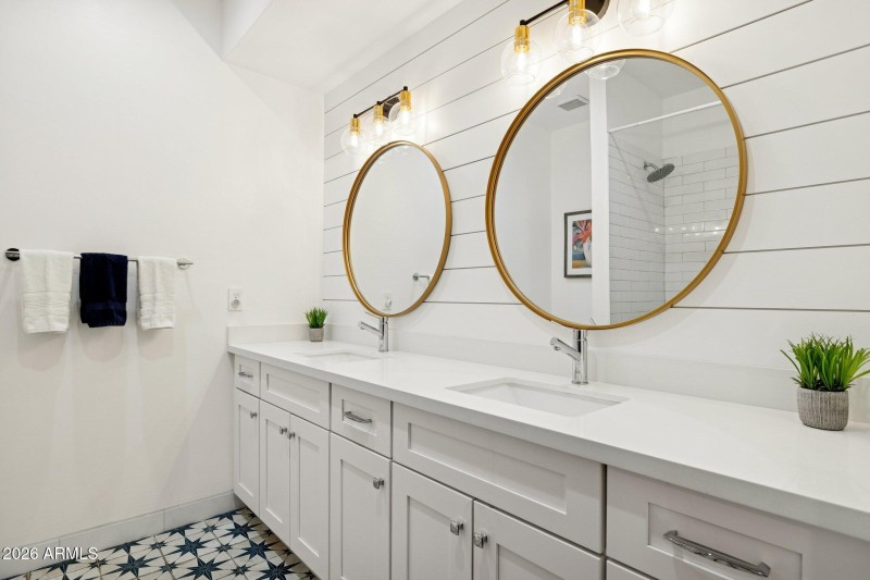 41-web-or-mls-10636-e-desert-cove-ave