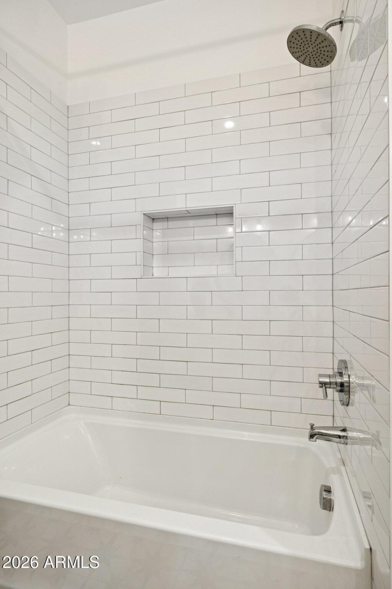 43-web-or-mls-10636-e-desert-cove-ave