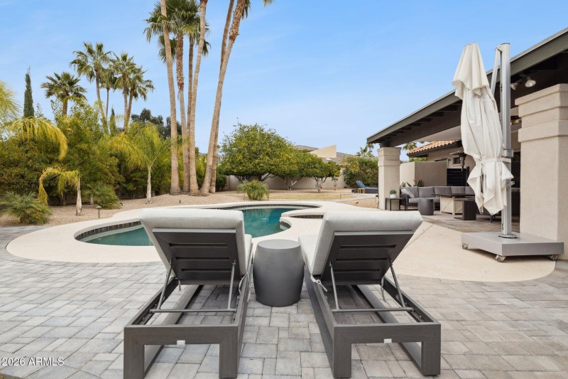 48-web-or-mls-10636-e-desert-cove-ave