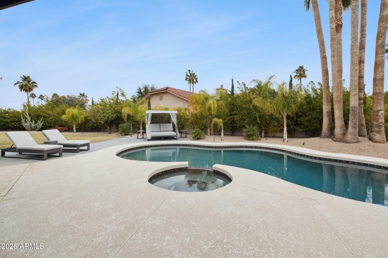 61-web-or-mls-10636-e-desert-cove-ave