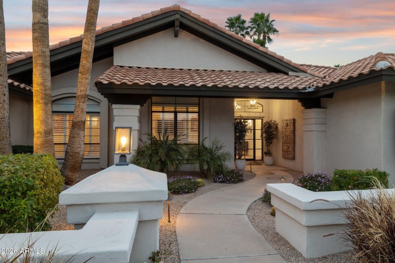 63-web-or-mls-10636-e-desert-cove-ave