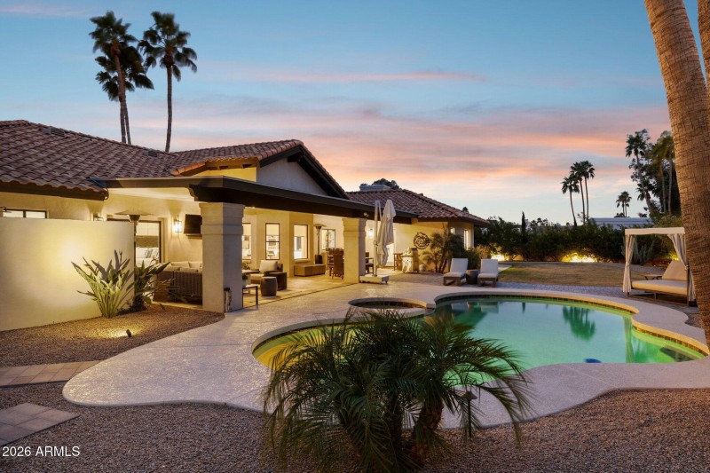 72-web-or-mls-10636-e-desert-cove-ave