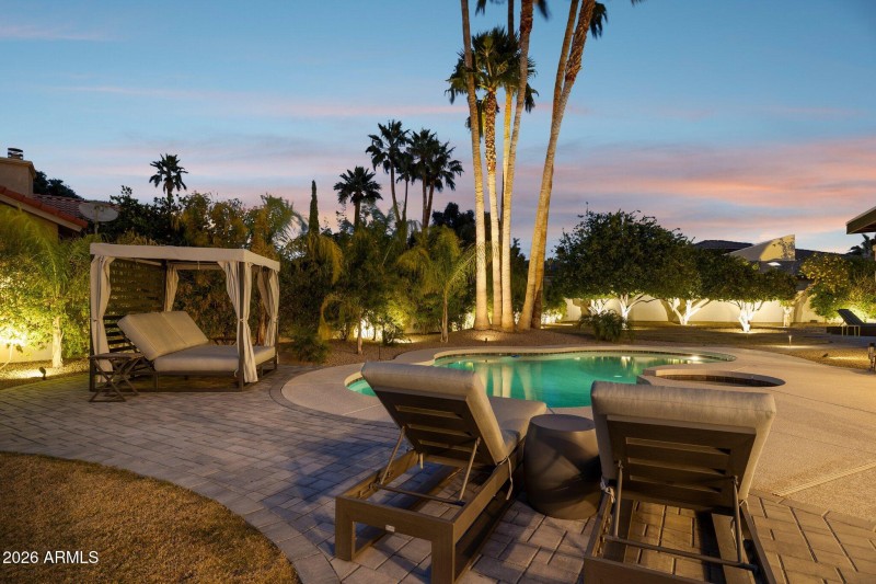 74-web-or-mls-10636-e-desert-cove-ave