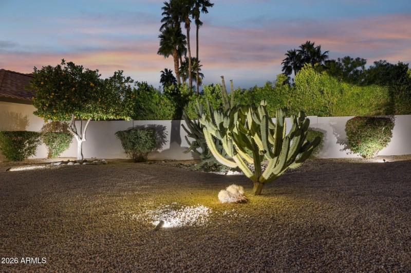 78-web-or-mls-10636-e-desert-cove-ave