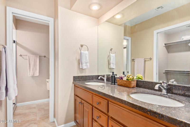 Double sinks in Master bath