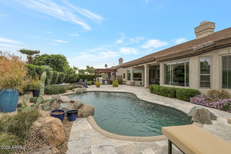 Pool features in-floor cleaning.