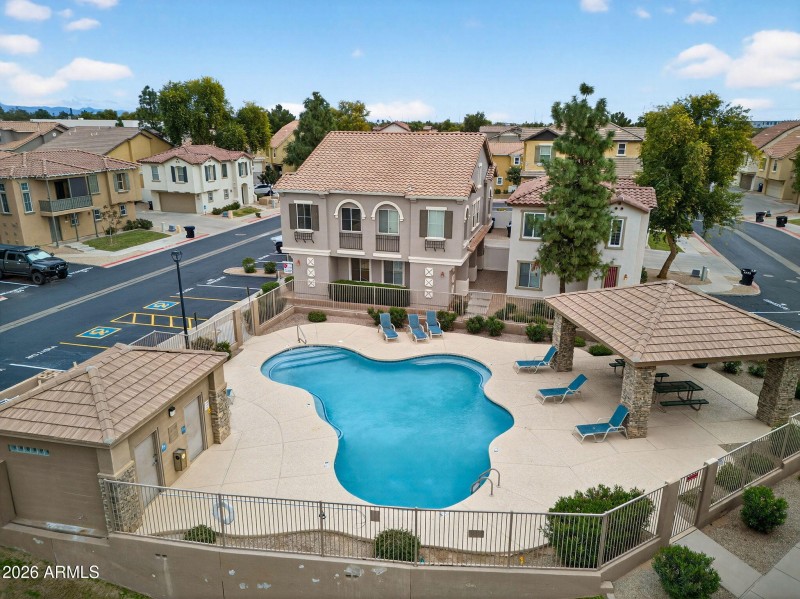 48-web-or-mls-09- E Neville Ave