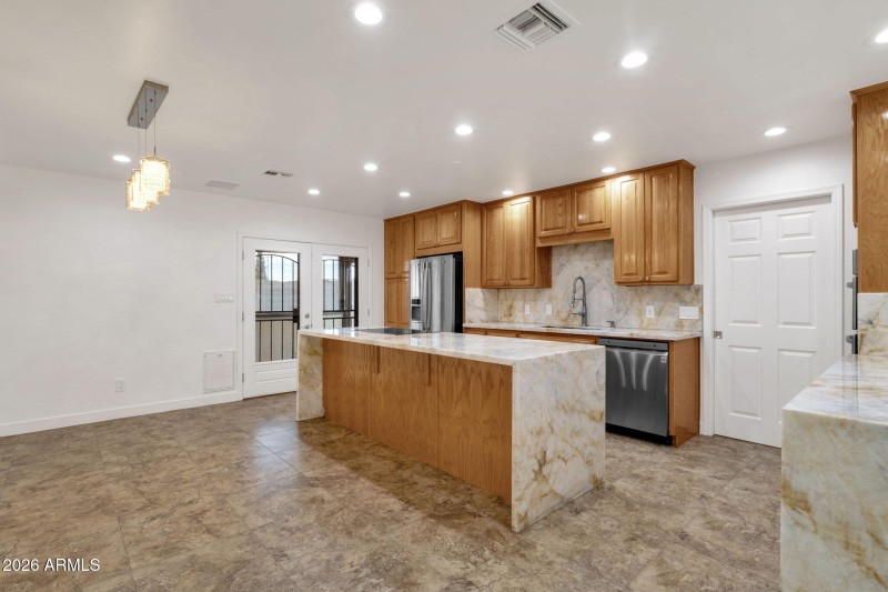 10-web-or-mls-3009-e-corrine-dr