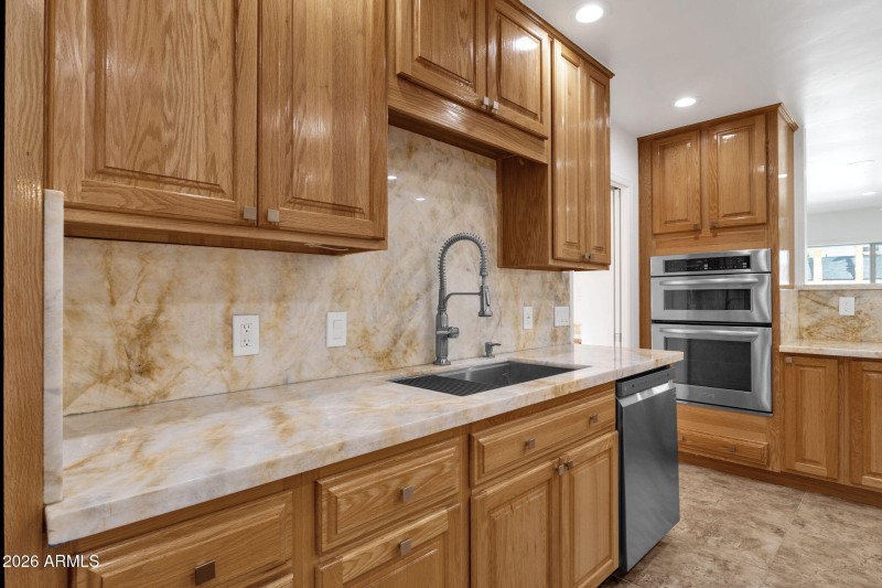 16-web-or-mls-3009-e-corrine-dr