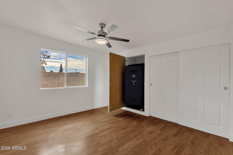 28-web-or-mls-3009-e-corrine-dr