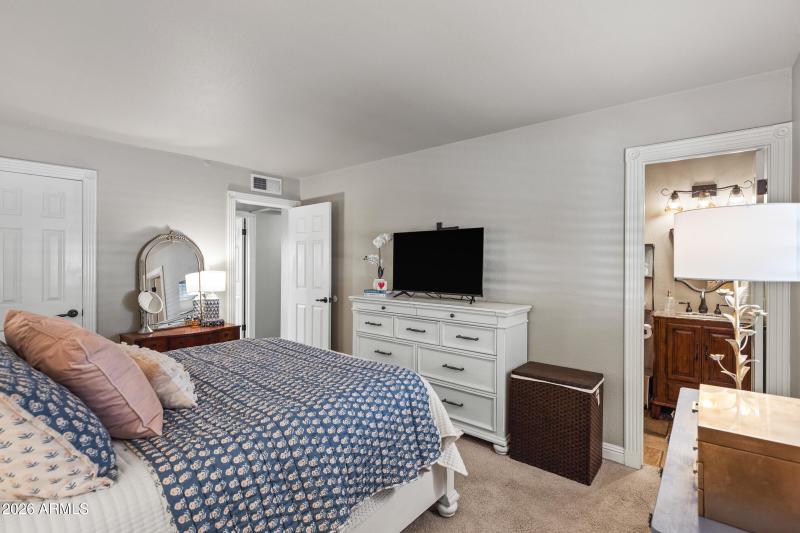 2235 W Isabella Ave-14