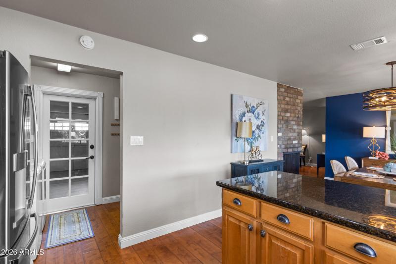 2235 W Isabella Ave-23