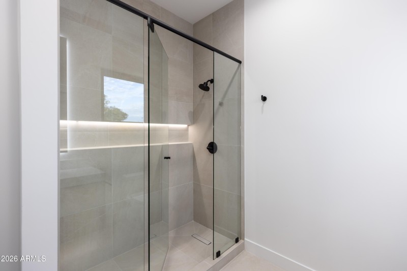 Upstairs En Suite 2 Shower