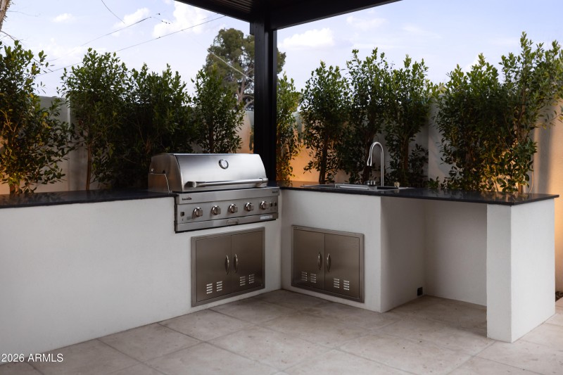 Outdoor Kitchen