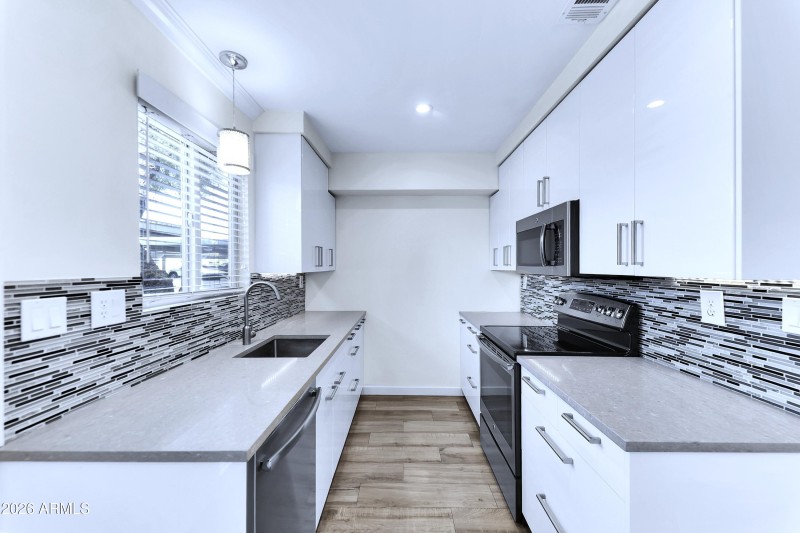 6 4600 N 68th St 342_9