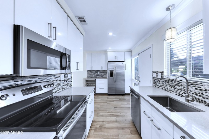 8 4600 N 68th St 342_10