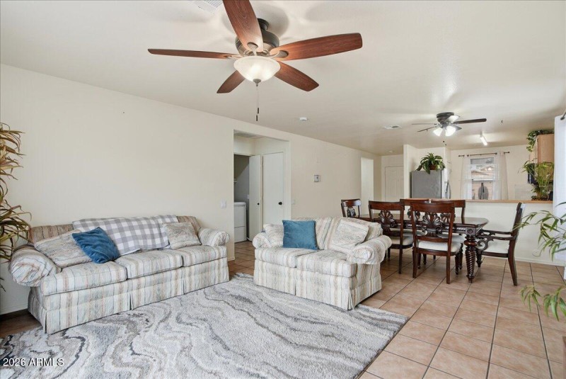 05-1825 W Renaissance Ave_RedHogMedia