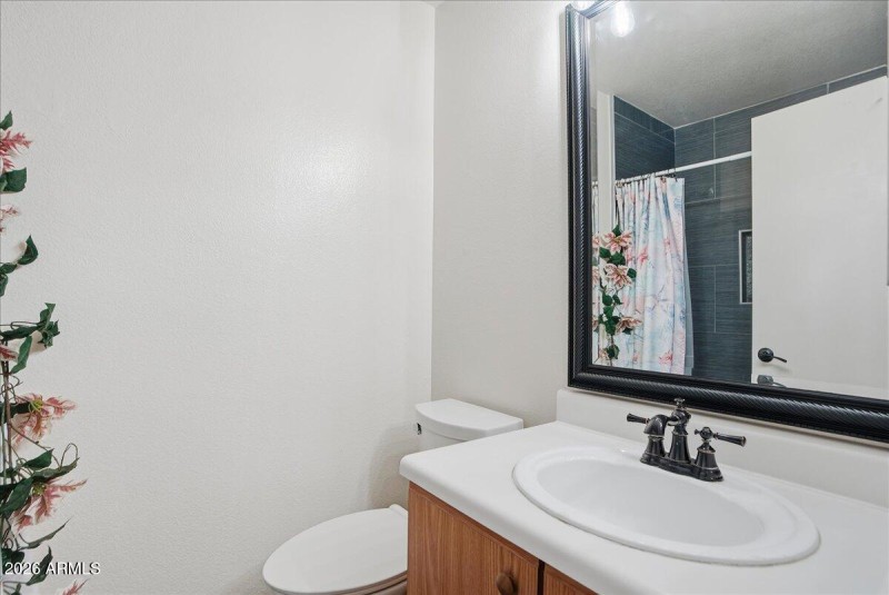 15-1825 W Renaissance Ave_RedHogMedia