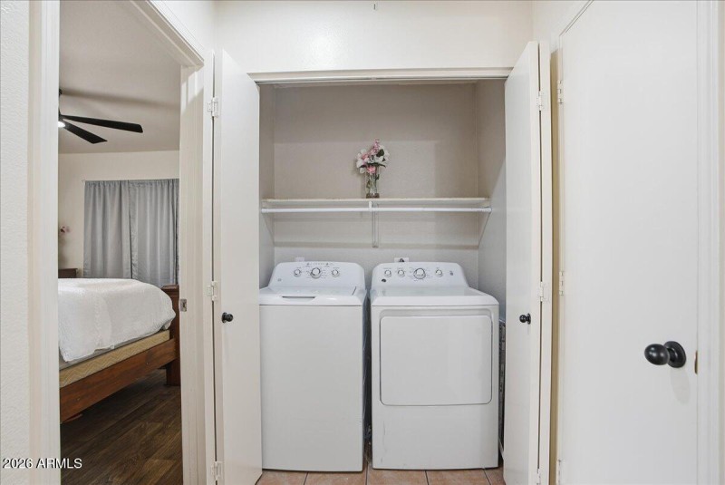 17-1825 W Renaissance Ave_RedHogMedia